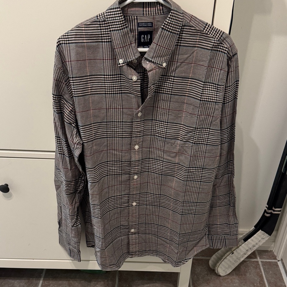 GAP Men's Plaid Button-Down Shirt